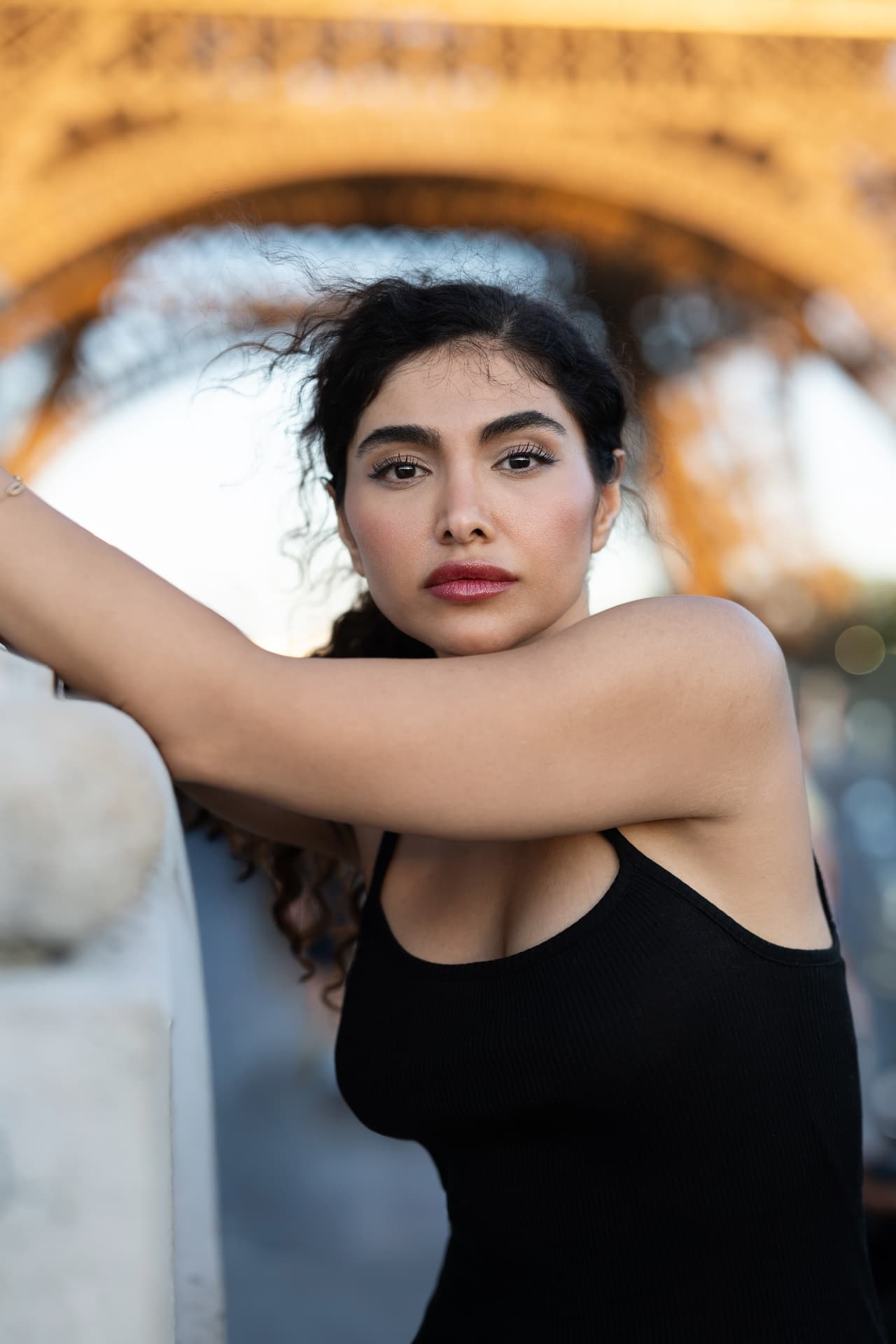 Fashion-Porträt von Femy Malekian, urban